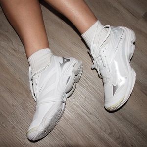 Mizuno Wave Lightning Z6